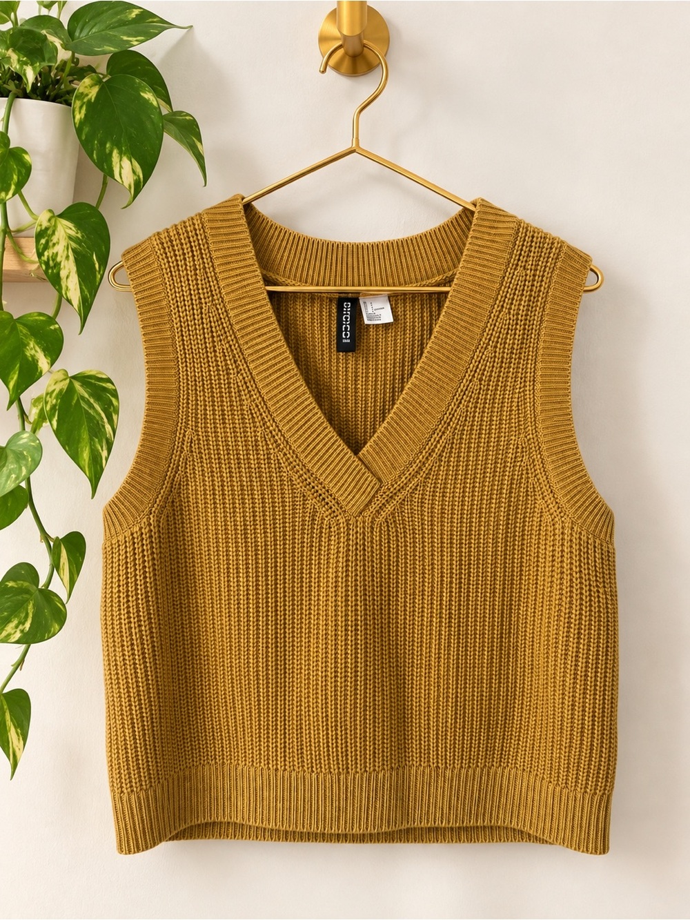 H&M Mustard Yellow Ribbed V-Neck Sweater Vest